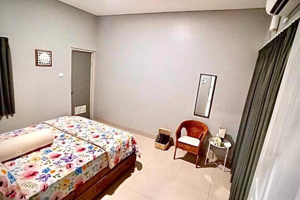 Villa Palm Springs By Reqhome Ciater Hilir Ngoại thất bức ảnh